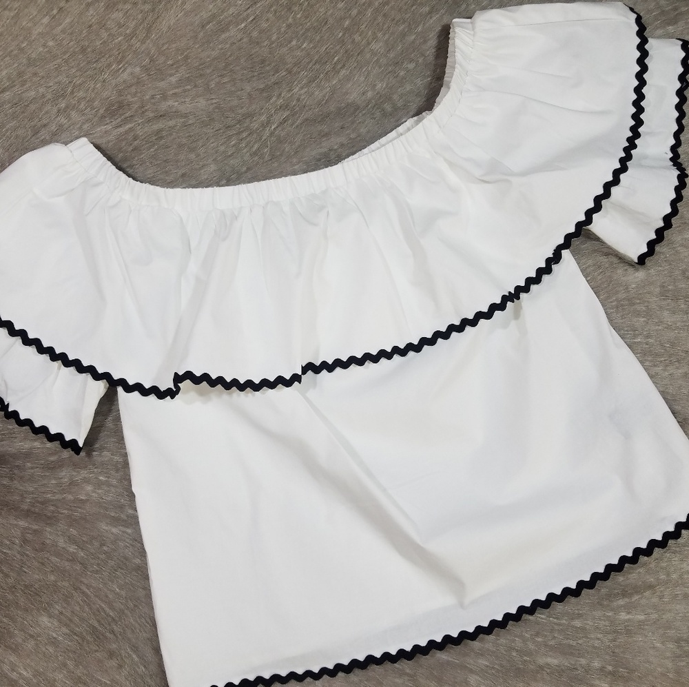 WOMEN'S TOP SCOOP NECK WORN ON OR OFF SHOULDER